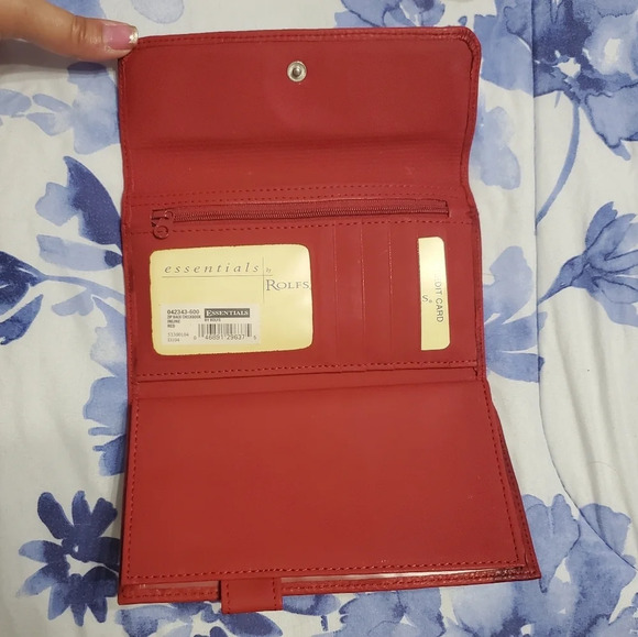New Rolfs Essentials Women's Zip Back Red Checkbook Wallet - Picture 6 of 12